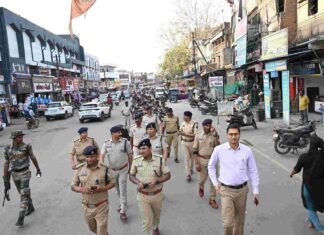 होली एवं रमज़ान ईद पर्व को शांतिपूर्ण संपन्न कराने कोरबा पुलिस का फ्लैग मार्च