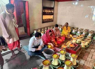 चैत्र नवरात्रि का शुभारंभ: मां सर्वमंगला मंदिर में जले आस्था के हजारों दीप, भक्तिमय हुआ वातावरण