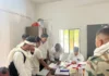 हत्या से चुनाव तक : हथकड़ी पहनकर नामांकन भरने पहुंचा अक्षय गर्ग हत्याकांड का मुख्य आरोपी, उसी सीट से ठोकी ताल!
