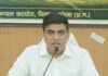 सड़क पर घूमने वाले मवेशियों को पकड़ने के साथ जुर्माना भी वसूला जाए: कलेक्टर