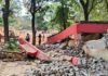 हरदीबाजार में अस्पताल-हॉस्टल ढहाने पर ग्रामीणों में आक्रोश