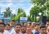 मुआवजे में कटौती के विरोध में भू-विस्थापितों का प्रदर्शन, उमागोपाल ने दिया समर्थन