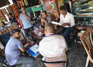 दीपावली से पहले खाद्य सुरक्षा विभाग की कार्रवाई, ढाबे से चावल-आटे और मिठाई दुकान से पनीर-लड्डू के नमूने लिए